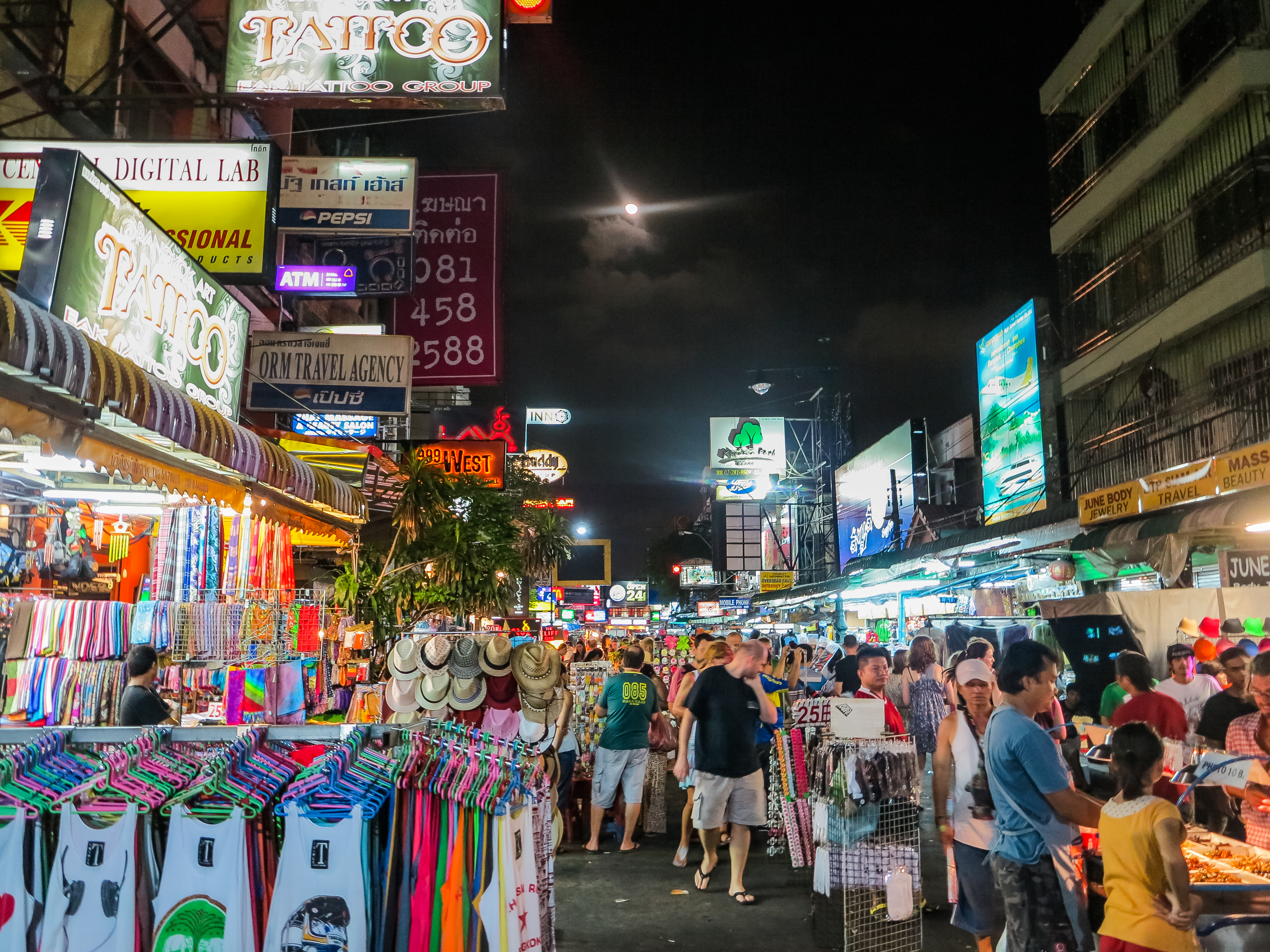 Khao-San-Road-Night-Shopping-Bangkok-Thailand.jpg (4352×3264)